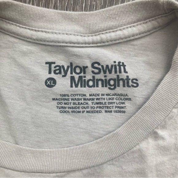Official Taylor Swift Midnights Era Gray Karma Is A Cat Cropped Tee Oversized XL - Picture 4 of 4